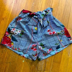 Plaid flower shorts with belt